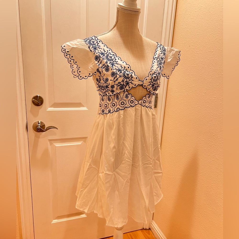 NWT WOMENS Size M WHITE WHIT EMBROIDERY IN BLUE SLEEVELESS SUMMER DRESS - Picture 6 of 9